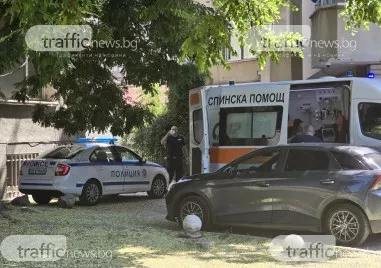 Акция в центъра на Пловдив – пожарникари и медици спасяват мъж, прилошало му в жегата