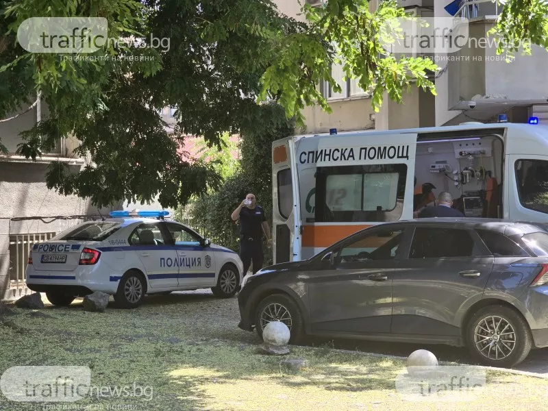 Акция в центъра на Пловдив – пожарникари и медици спасяват мъж, прилошало му в жегата