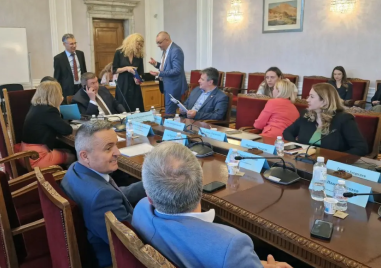 Отложиха за септември решението за заплатите на лекарите
