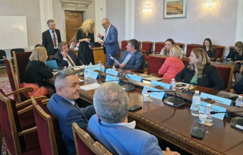Отложиха за септември решението за заплатите на лекарите