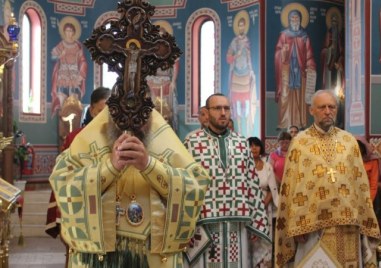 Изнасяне на Светия кръст празнува Църквата днес, започват и Богородичните пости