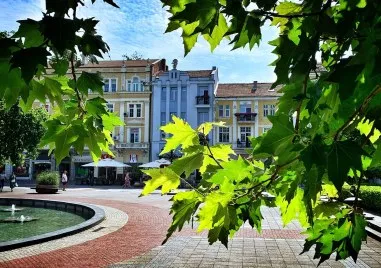 Слънчево и топло днес в Пловдив, температурите достигат до 33 градуса