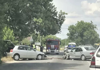 Две коли се блъснаха сериозно в Кючука