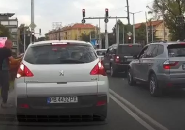 Грозна ситуация с фас се разигра на пловдивско кръстовище