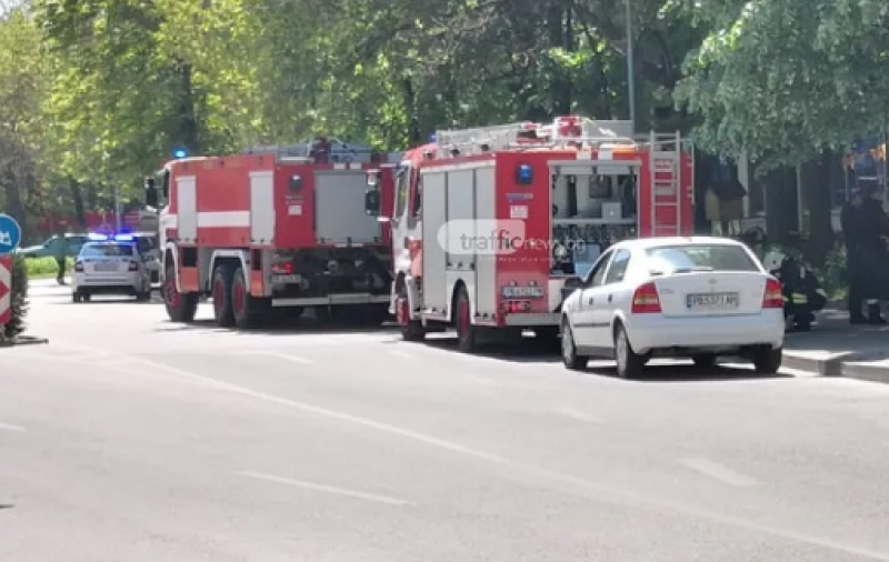 Кола и мотор изгоряха в Асеновград, пожар пламна в гараж