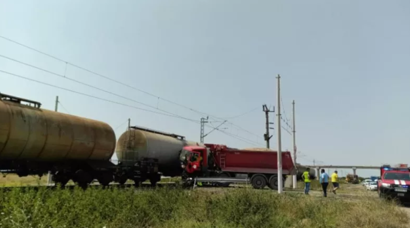 Влак блъсна камион на жп прелез край Пловдив