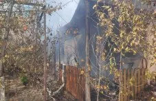 Пожар от зарядно за тример изпепели къща на възрастно семейство в Пловдивско