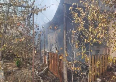 Пожар от зарядно за тример изпепели къща на възрастно семейство в Пловдивско