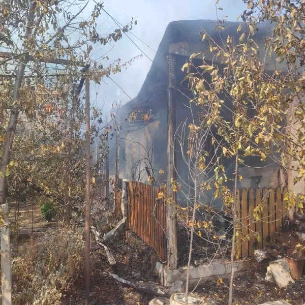 Пожар от зарядно за тример изпепели къща на възрастно семейство в Пловдивско