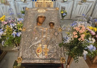 Жителите на Сопот посрещнаха и се помолиха пред Чудотворната икона на Богородица „Златна ябълка“