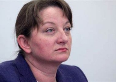 Деница Сачева предлага гъвкаво работно време за родители на ученици през лятото