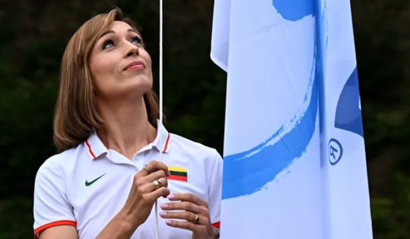 Връчиха официално на Пловдив знамето на следващото световно по гребане за юноши догодина