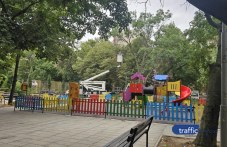 Премахнаха зловещите дървета, надвиснали над детски площадки в Кършияка