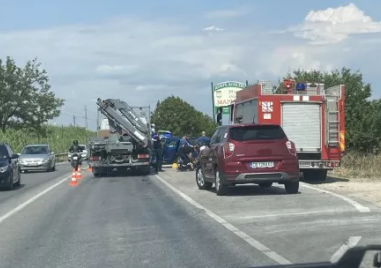 Тежка катастрофа стана край Пловдив, кола е смачкана