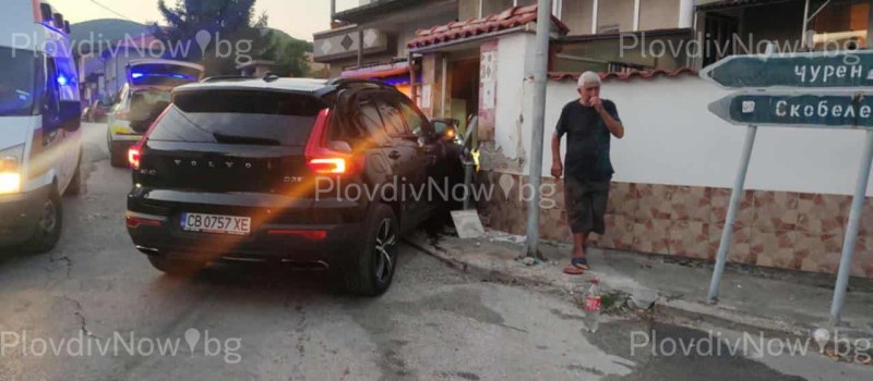 Пиян тийнейджър с джип се заби в къща в Перущица