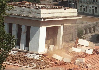 На този ден: Започва втората битка на Шипка, взривяват мавзолея на Георги Димитров