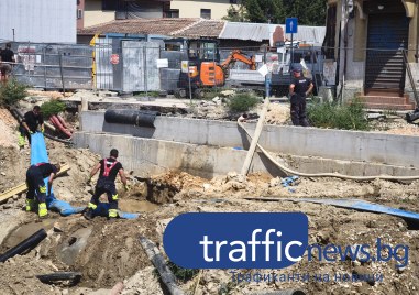 Пожарната се включи в отводняването на пробива под Гарата