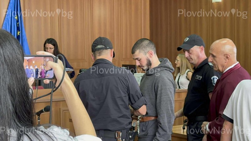 Докараха в съда задържания за убийството в Първомай