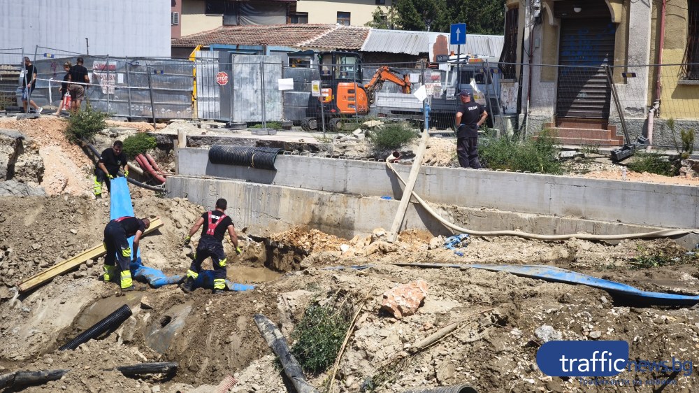 Пожарната се включи в отводняването на пробива под Гарата