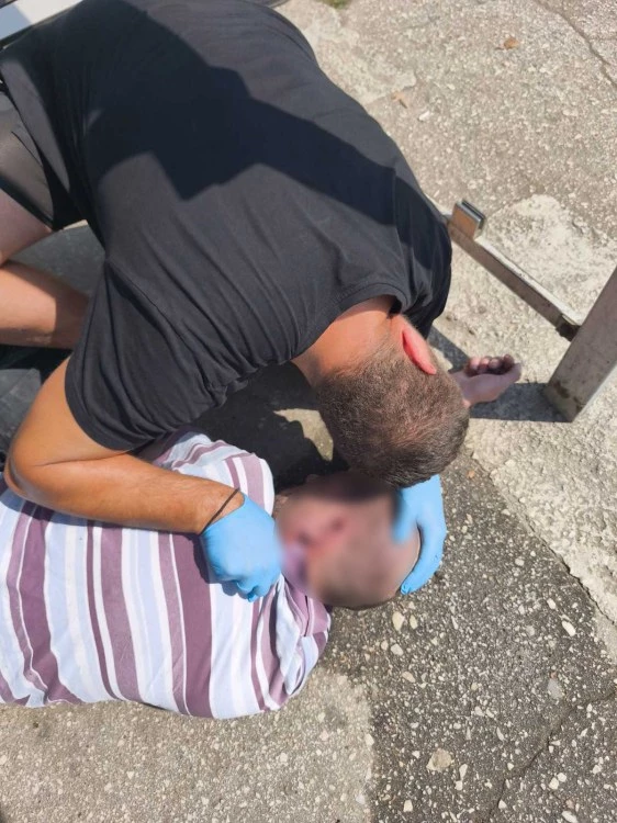 Старши сержант от Специалните сили спаси млад мъж, припаднал на спирка в Пловдив