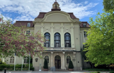 restavrirat-vhodnata-vrata-sgradata-974.png