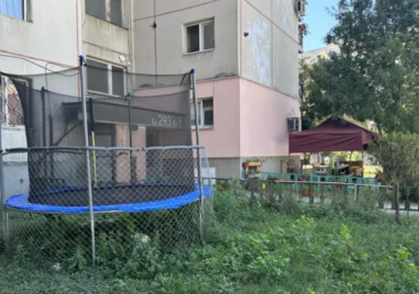 Пейки пред блок в „Тракия“ станаха повод за междусъседски скандал и заповед за тяхното премахване