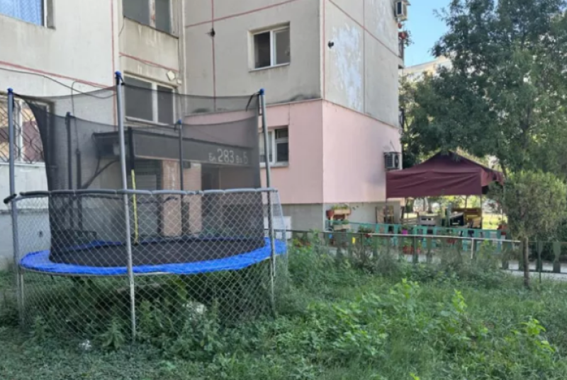Пейки пред блок в „Тракия“ станаха повод за междусъседски скандал и заповед за тяхното премахване