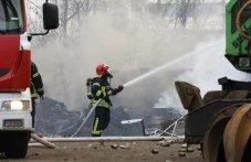 Избухна пожар в борсата в Първенец, четири екипа огнеборци са на място