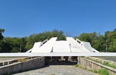 bratskata-mogila-prez-prizmata-201.webp