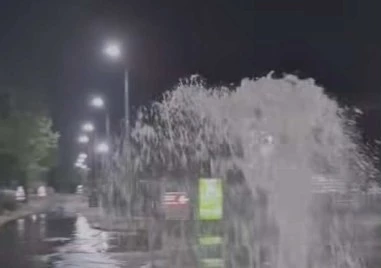 Голяма авария до УМБАЛ “Свети Георги“, извира вода от счупен кран ВИДЕО