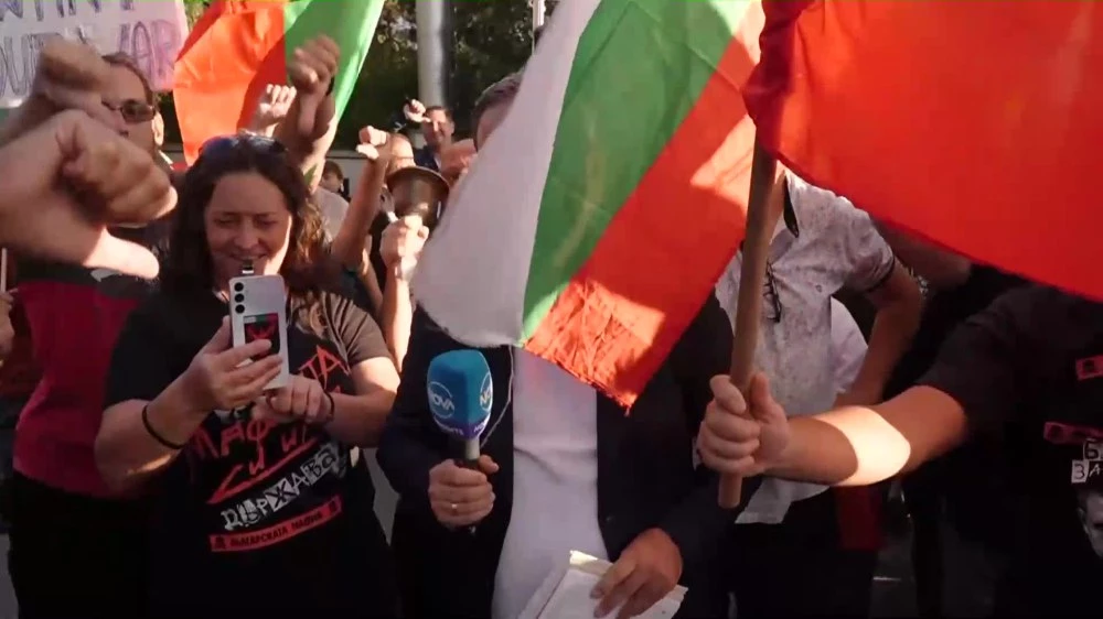 “Възраждане“ осъди опитите за възпрепятстване на работата на екипа на NOVA в Сопот
