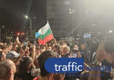 Диверсия: Радевите хора събраха агитка да освирква правителството, докато те „чакат провокатори“