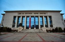 Домът на културата в Пловдив светва в зелено в подкрепа на страдащите от редки генетични заболявания
