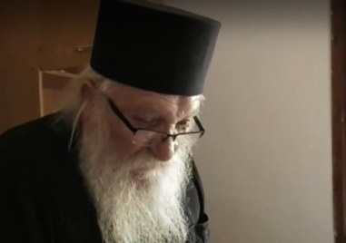 Почина отец Иван от Нови хан