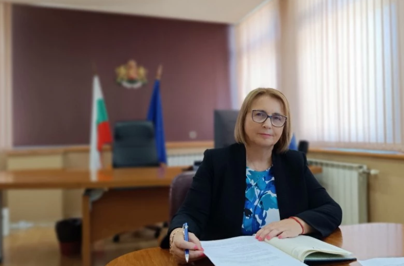 Областният управител към учениците: Бъдете смели да задавате въпроси и да следвате мечтите си