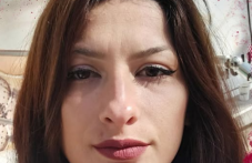Млада жена има нужда от помощ, за да се лекува