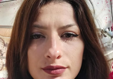 Млада жена има нужда от помощ, за да се лекува