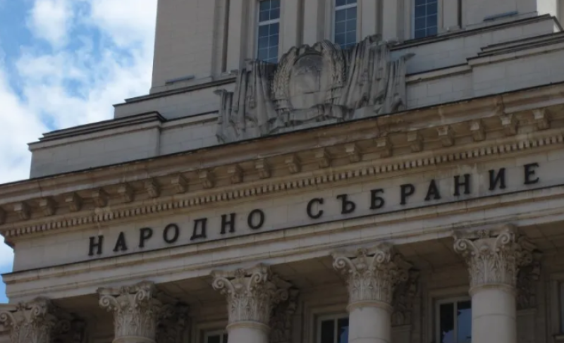 Правителството оцеля и след петия вот на недоверие