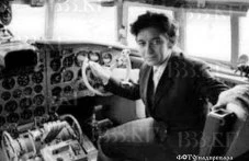 pametnik-parvata-zhena-pilot-balgariia-375.webp