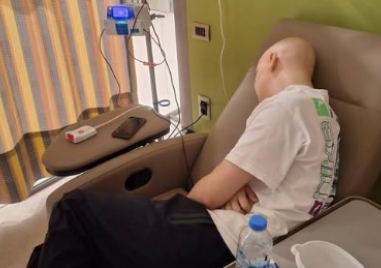Виктор продължава борбата с болестта и има нужда от помощ