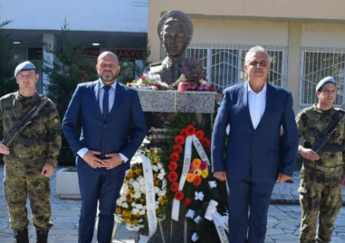 Паметник на първата жена-пилот в България Мария Атанасова откриха в Калековец