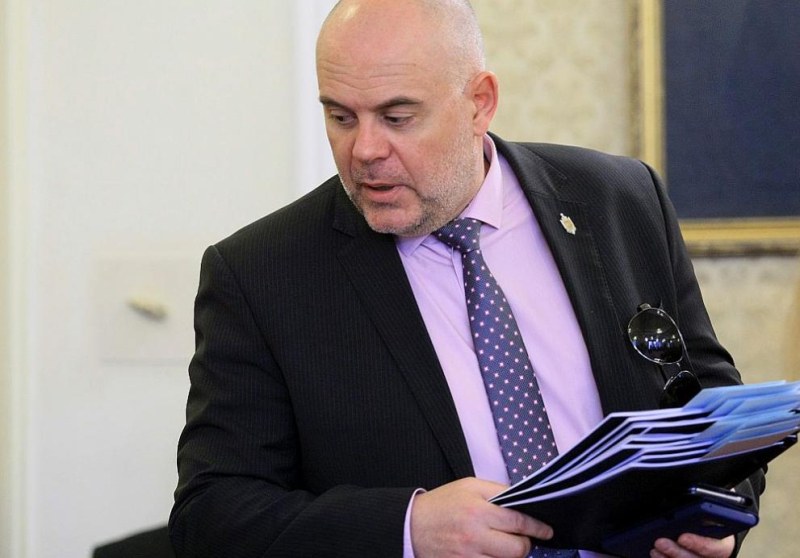 Адвокатската колегия в Пловдив с позиция срещу вписването на Иван Гешев като адвокат