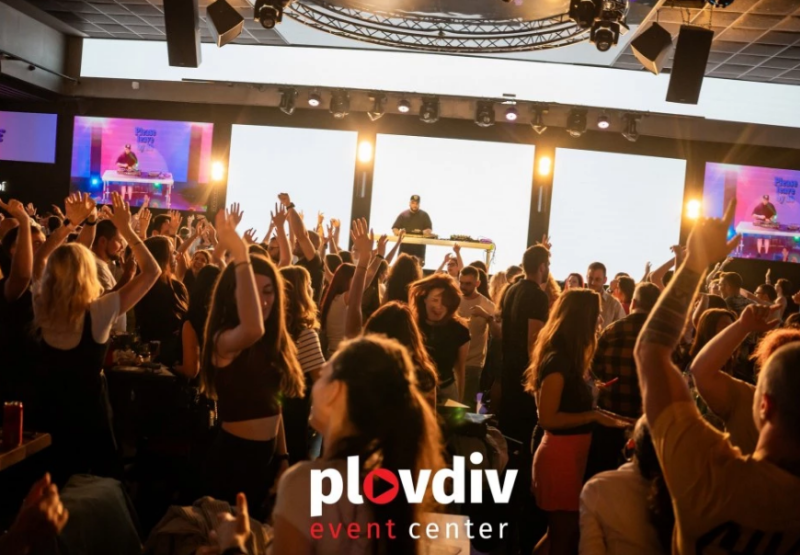 С топ хитове DJ Screamoe и Please Leave By 10 ще “запалят“ Plovdiv Event Center