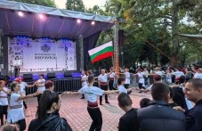 s-mnogo-muzika-tantsi-i-nastroenie-951.webp