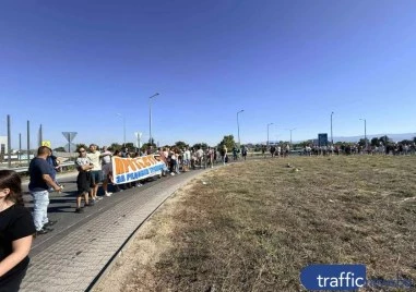 Жители на Труд излизат отново на протест, блокират движението по “Карловско шосе“