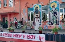 nad-300-pevtsi-i-tantsyori-vzeha-068.webp