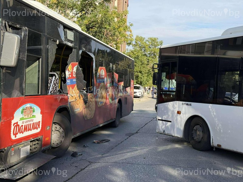 Два автобуса се блъснаха в Пловдив