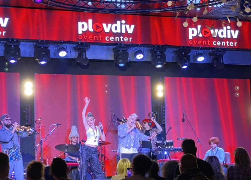 Иво Димчев и Нети с нов аранжимент на “Мила моя мамо“ в Plovdiv Event Center