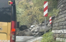 skala-padna-i-blokira-patia-asenovgrad-946.png