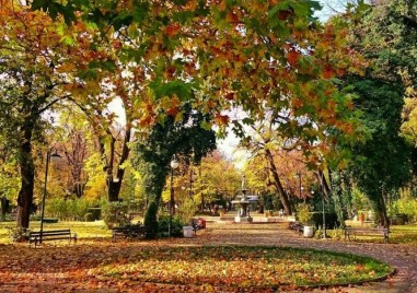 Събота в Пловдив - типично есенна, ветровита, с облаци и слънце